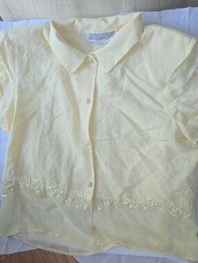 Jessica Howard Light Yellow Short Sleeve Embroidered Blouse